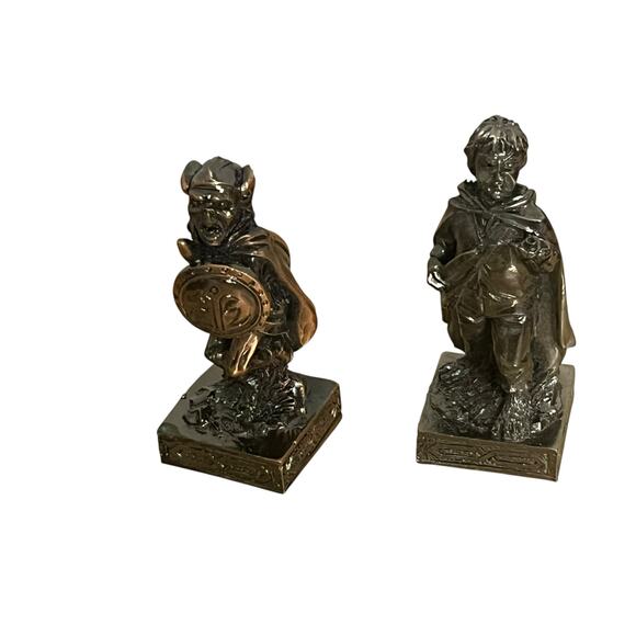 Design Toscano Mystical Legends Chess Set Silver Copper - Picture 12 of 16